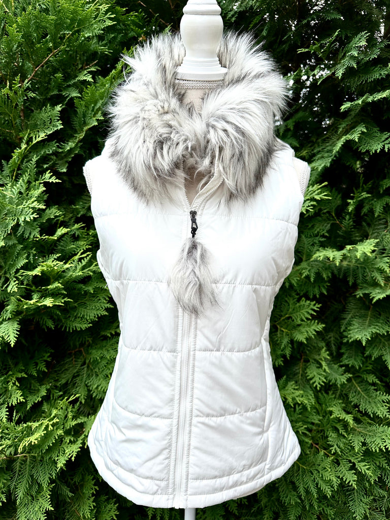 Blondie White Puffer Vest w Silver Fox Faux Fur PFFWhite 01